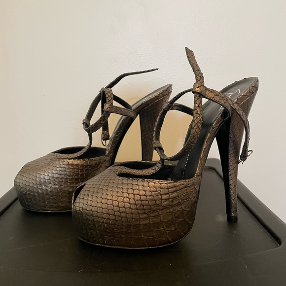 Giuseppe Zanotti Monro Snakeskin Platform Tstrap Heels - Picture 2 of 8